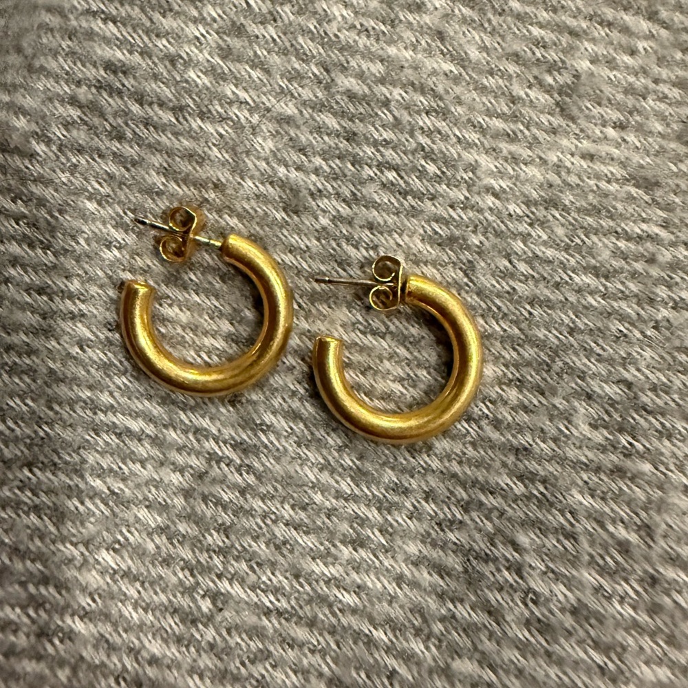 Elegant Gold Hoop Earrings